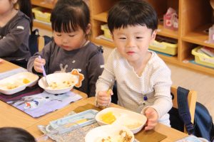 年少組さんも給食がはじまりました